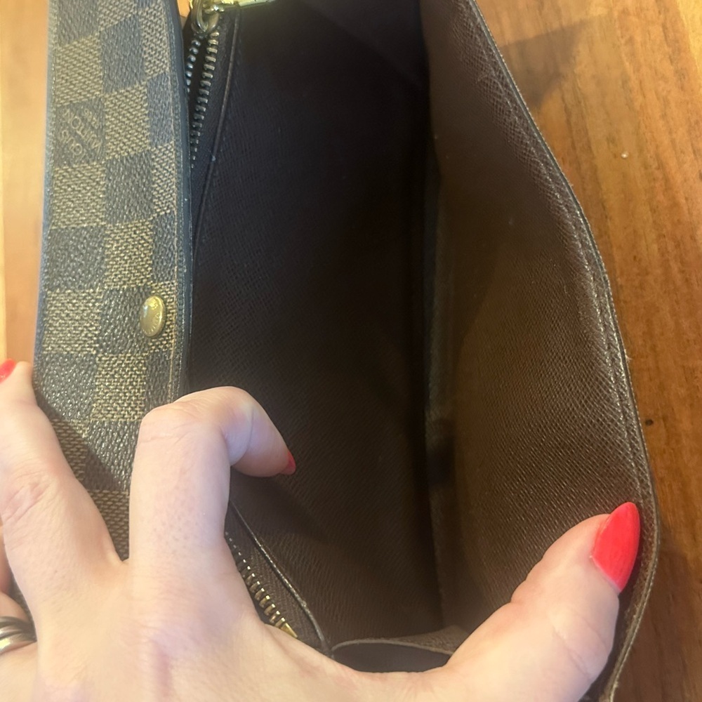 Authentic Louis Vuitton Damier Sarah Wallet - Picture 7 of 14